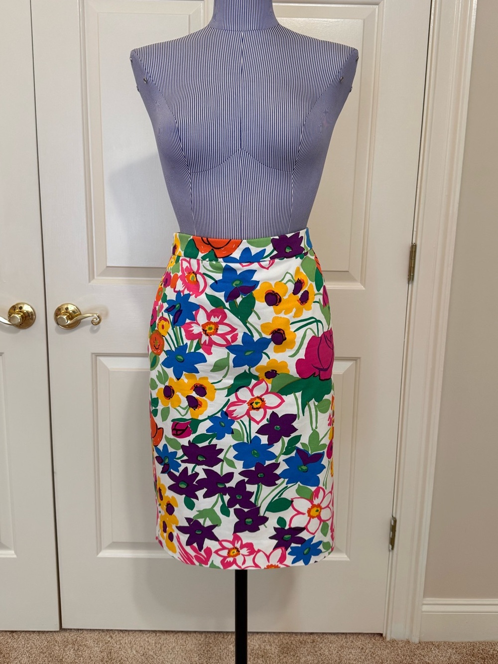 J.Crew No. 2 Pencil Skirt in Vibrant Garden Print – Size 8